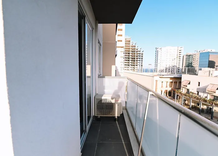 Bright 2 Bedroom Flat In Sliema!