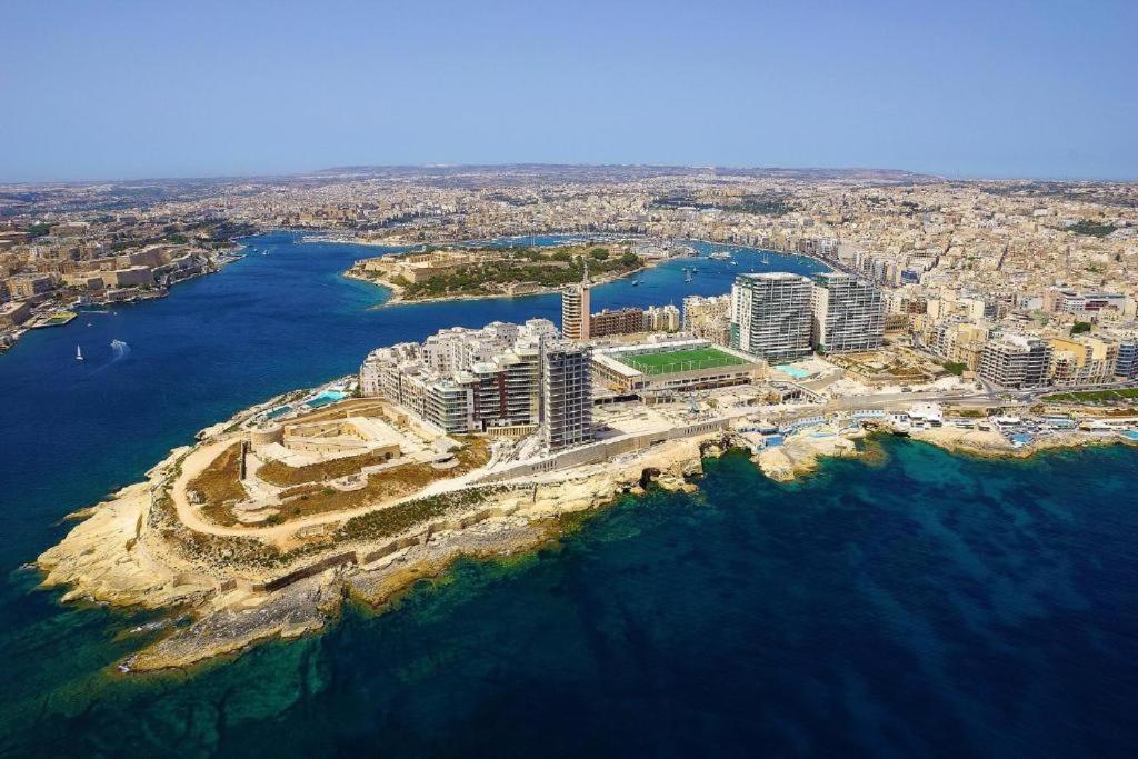 Bright 2 Bedroom Flat In Sliema! *