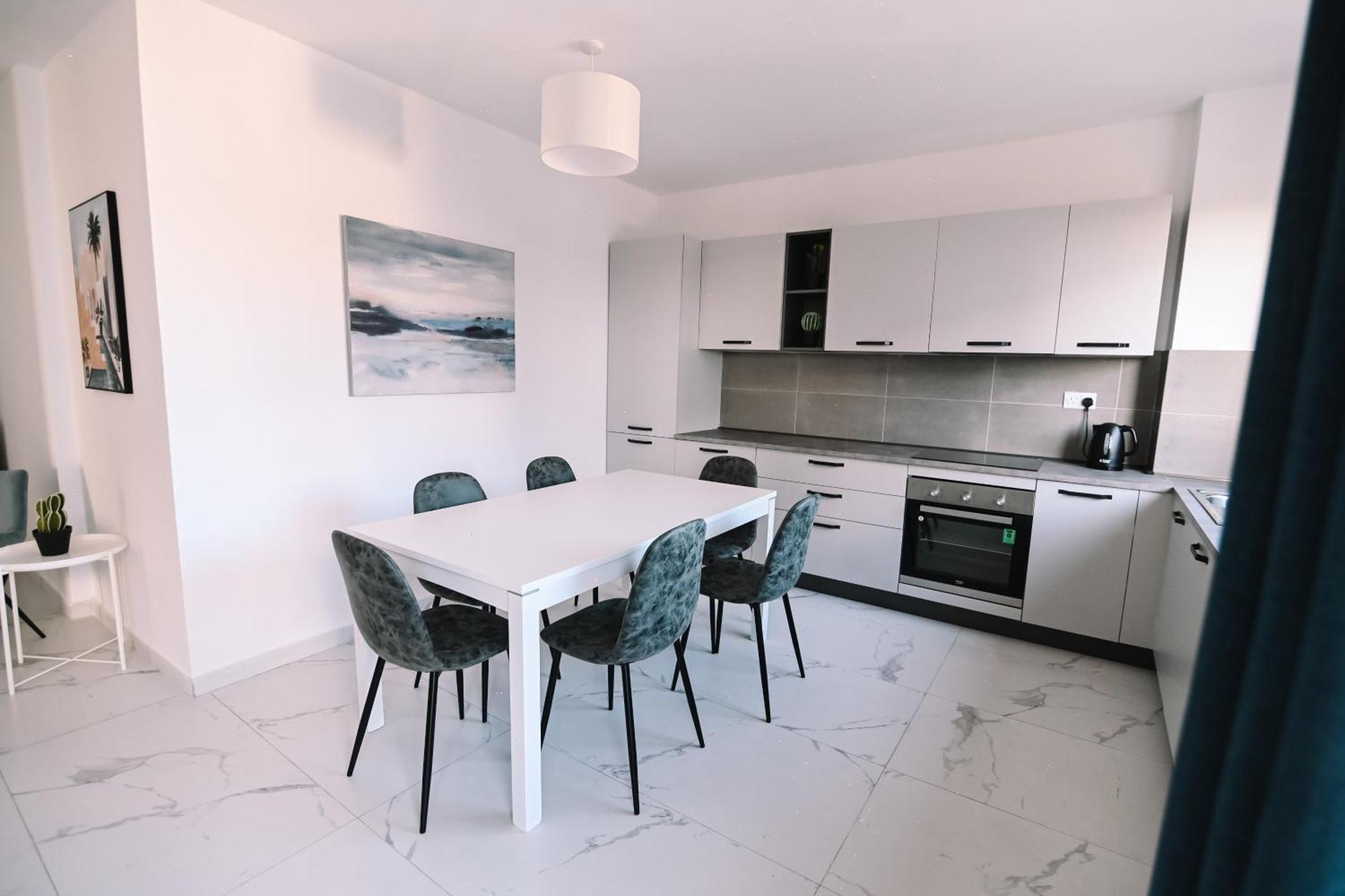 Bright 2 Bedroom Flat In Sliema! Sliema