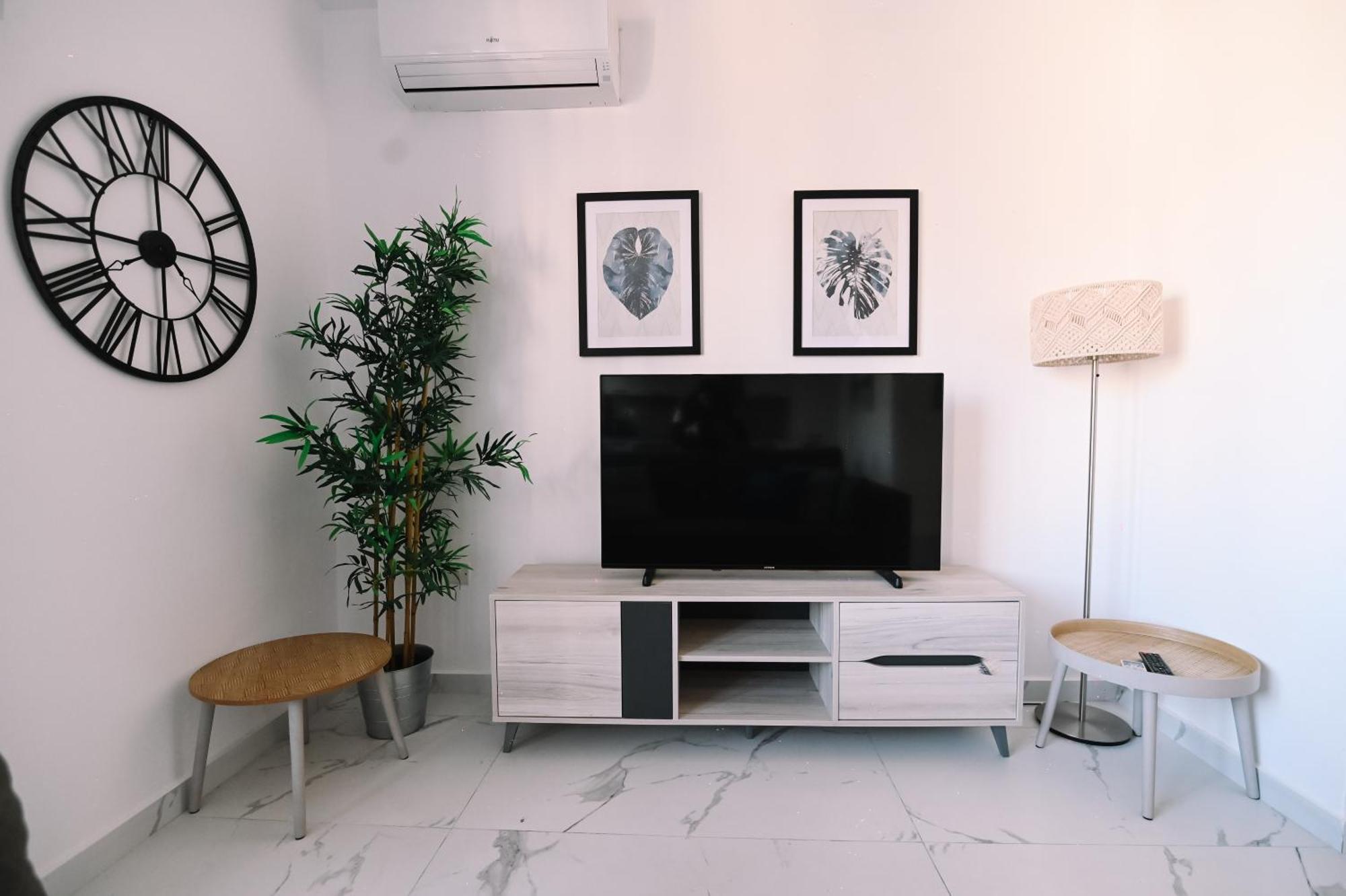 Bright 2 Bedroom Flat In Sliema! Apartament
