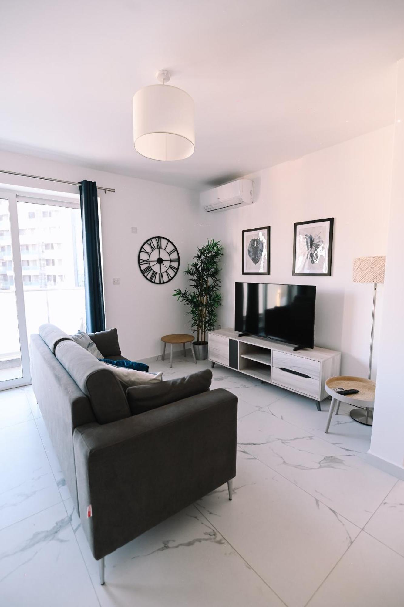 Bright 2 Bedroom Flat In Sliema! *