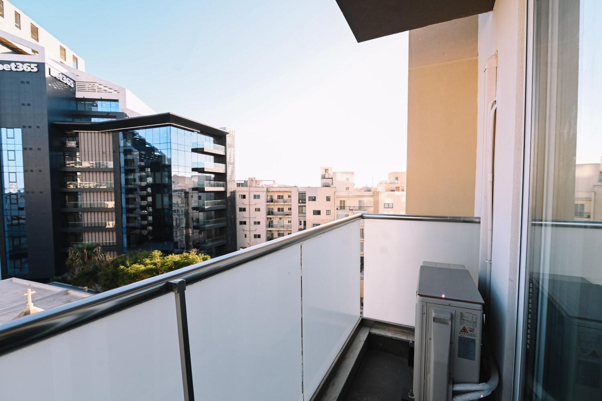 Bright 2 Bedroom Flat In Sliema! Apartament