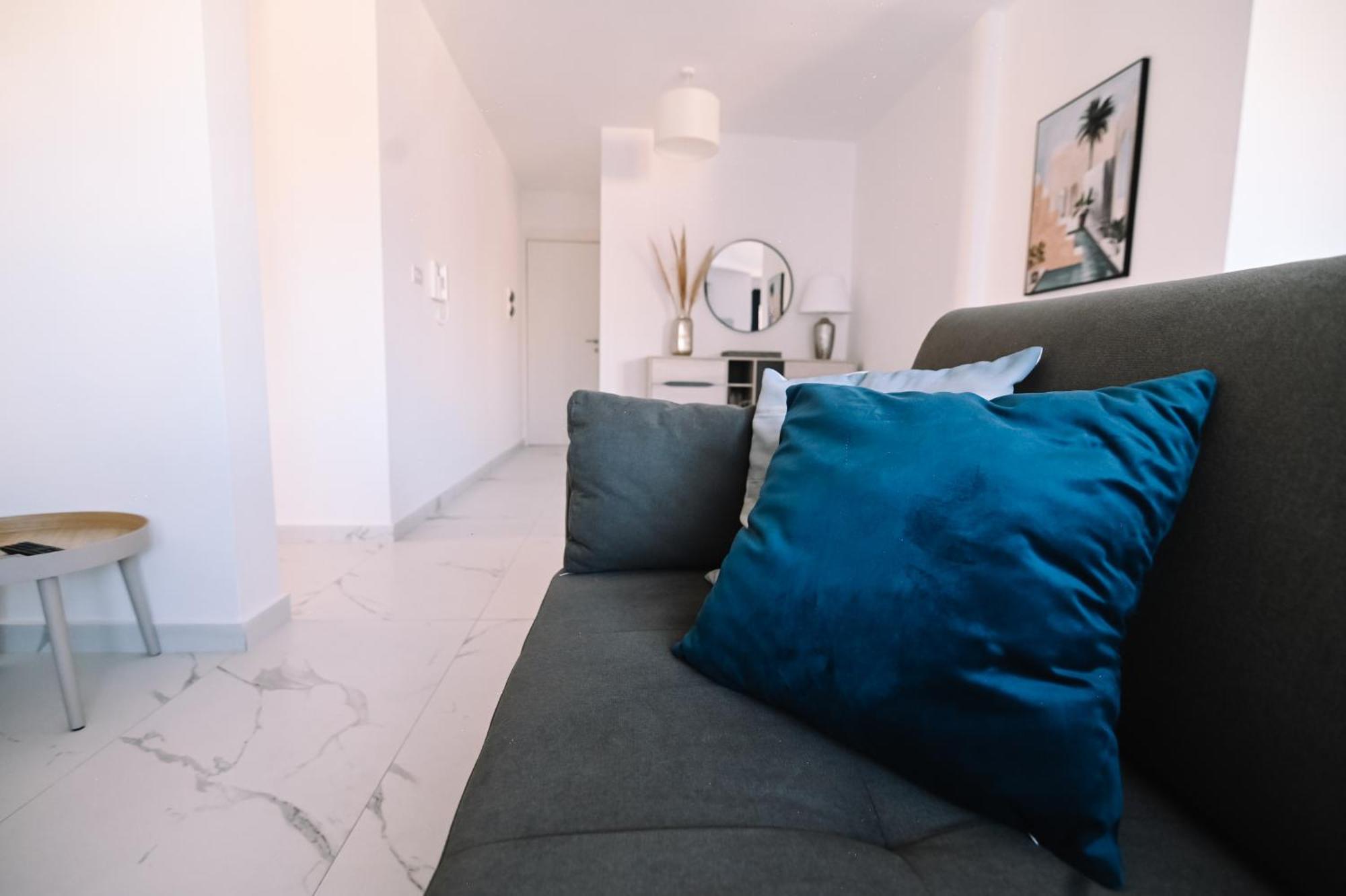 Bright 2 Bedroom Flat In Sliema!