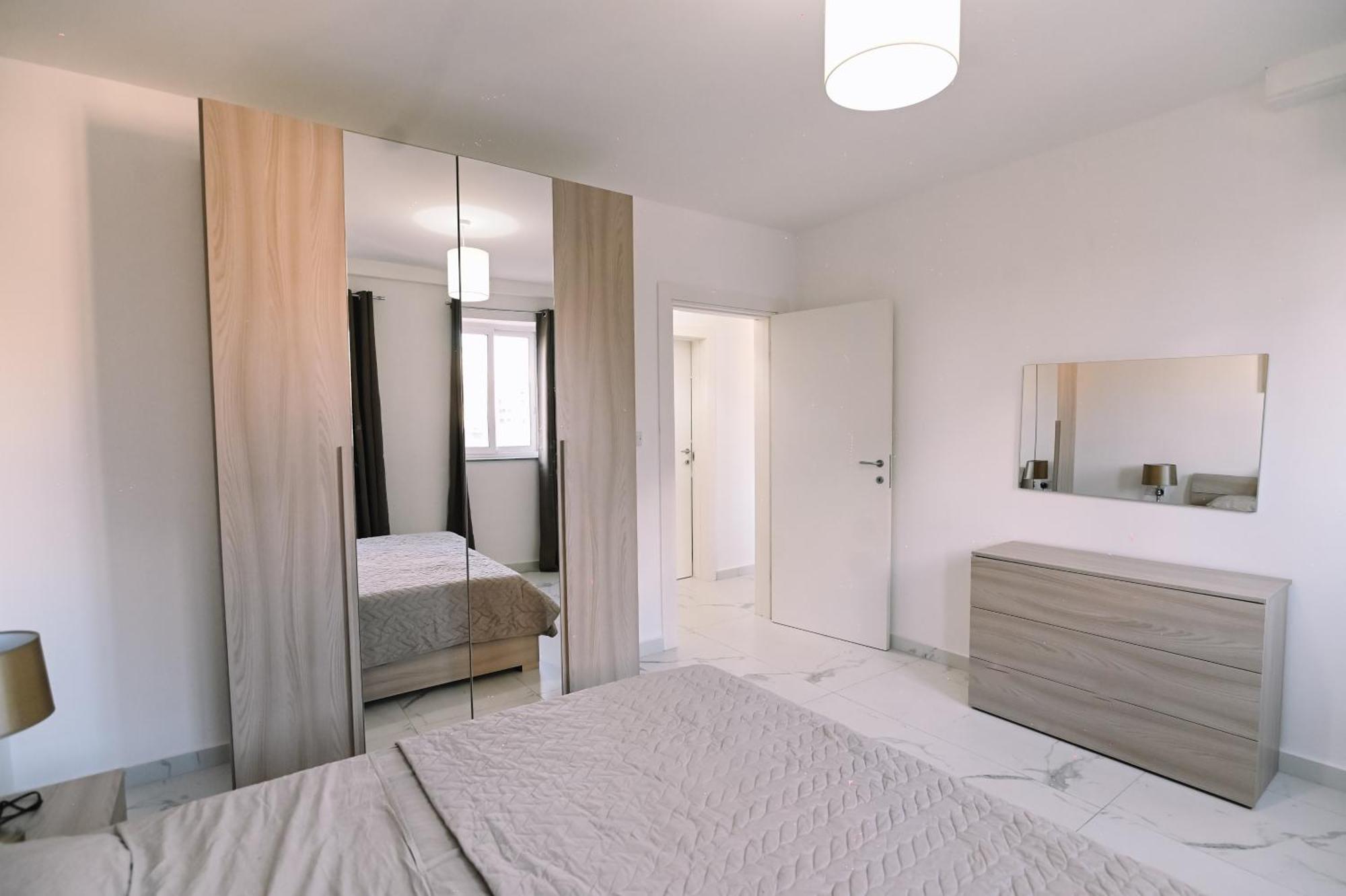 Bright 2 Bedroom Flat In Sliema! Apartament *